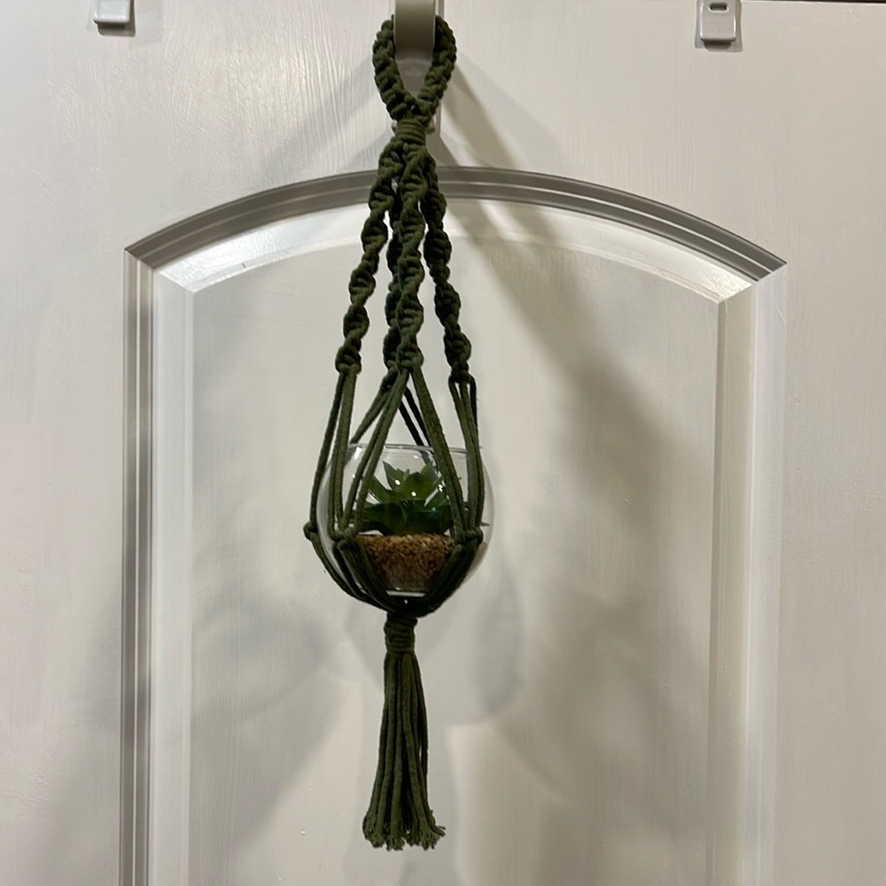 🏷️Green Macrame Plant Hanger with succulent glass